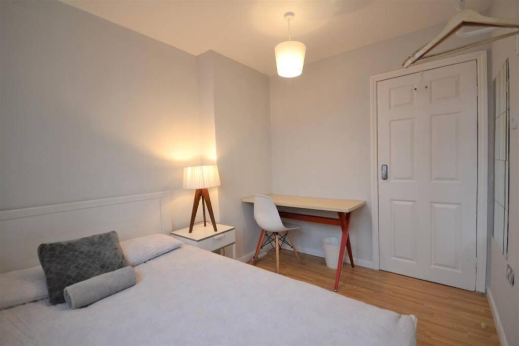 Stylish Budget 4 Bedroom Flat In Brick Lane Лондон Экстерьер фото